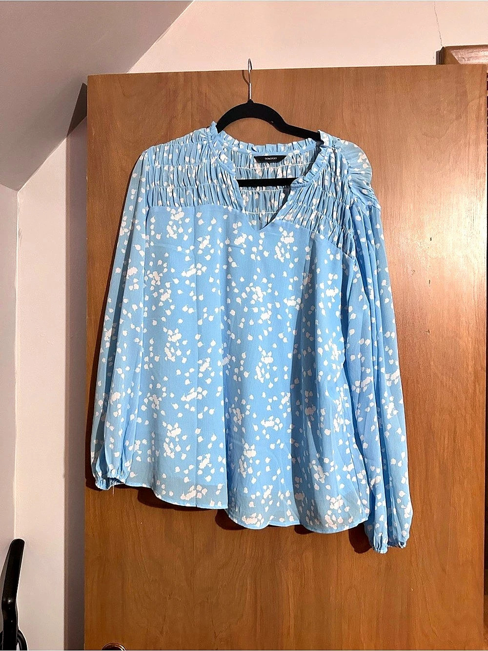 Dokoto Floral Long Sleeve Blouse in Blue & White Like New